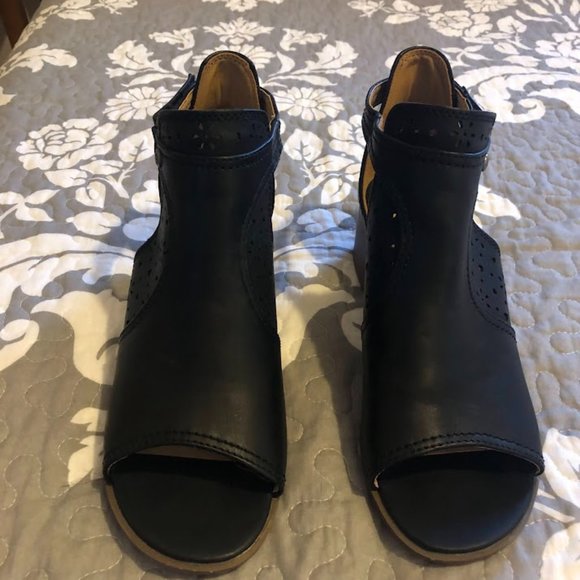 Nine West Shoes - Women's black sandals